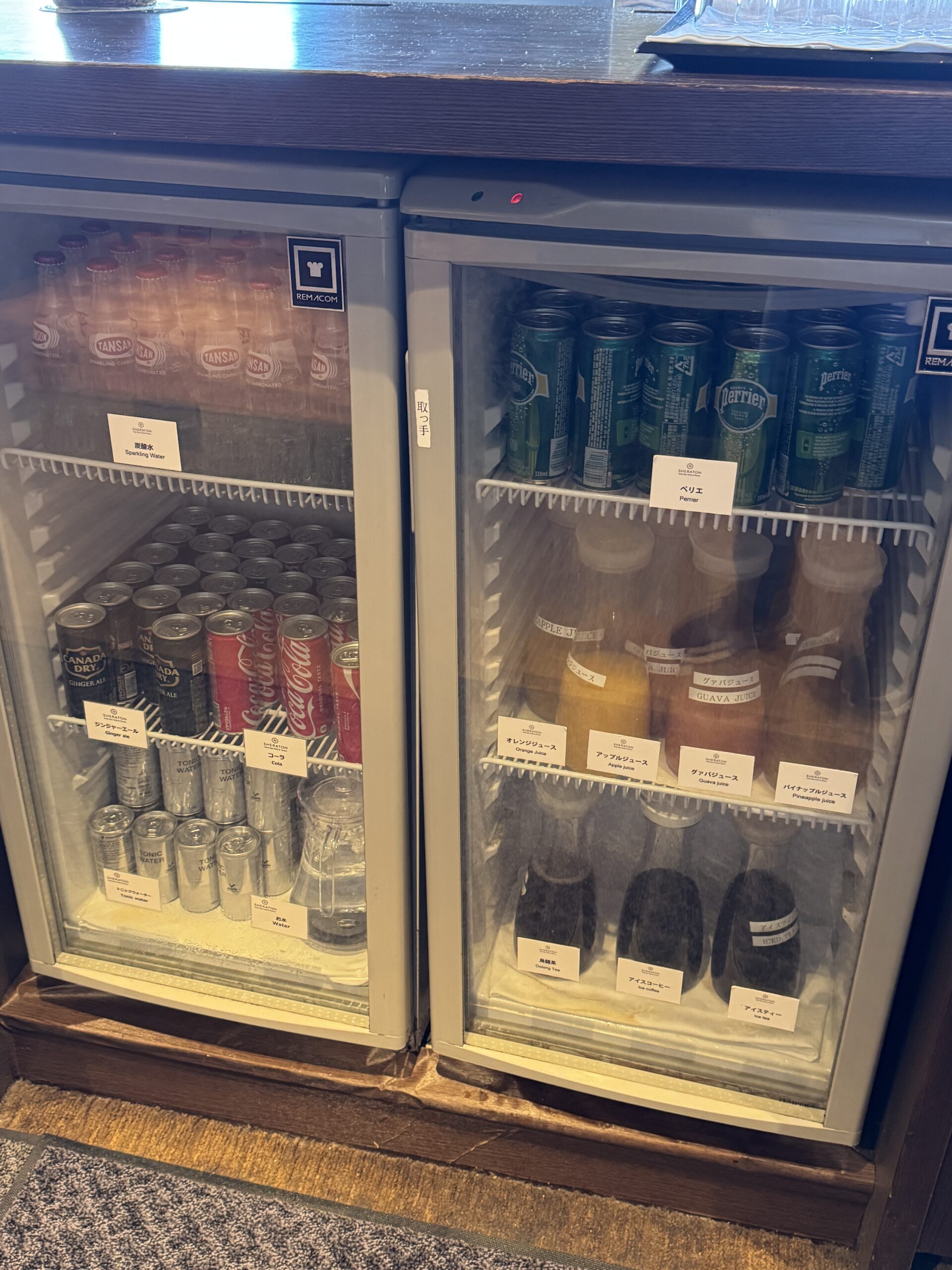 クラブラウンジ内のドリンクカウンター