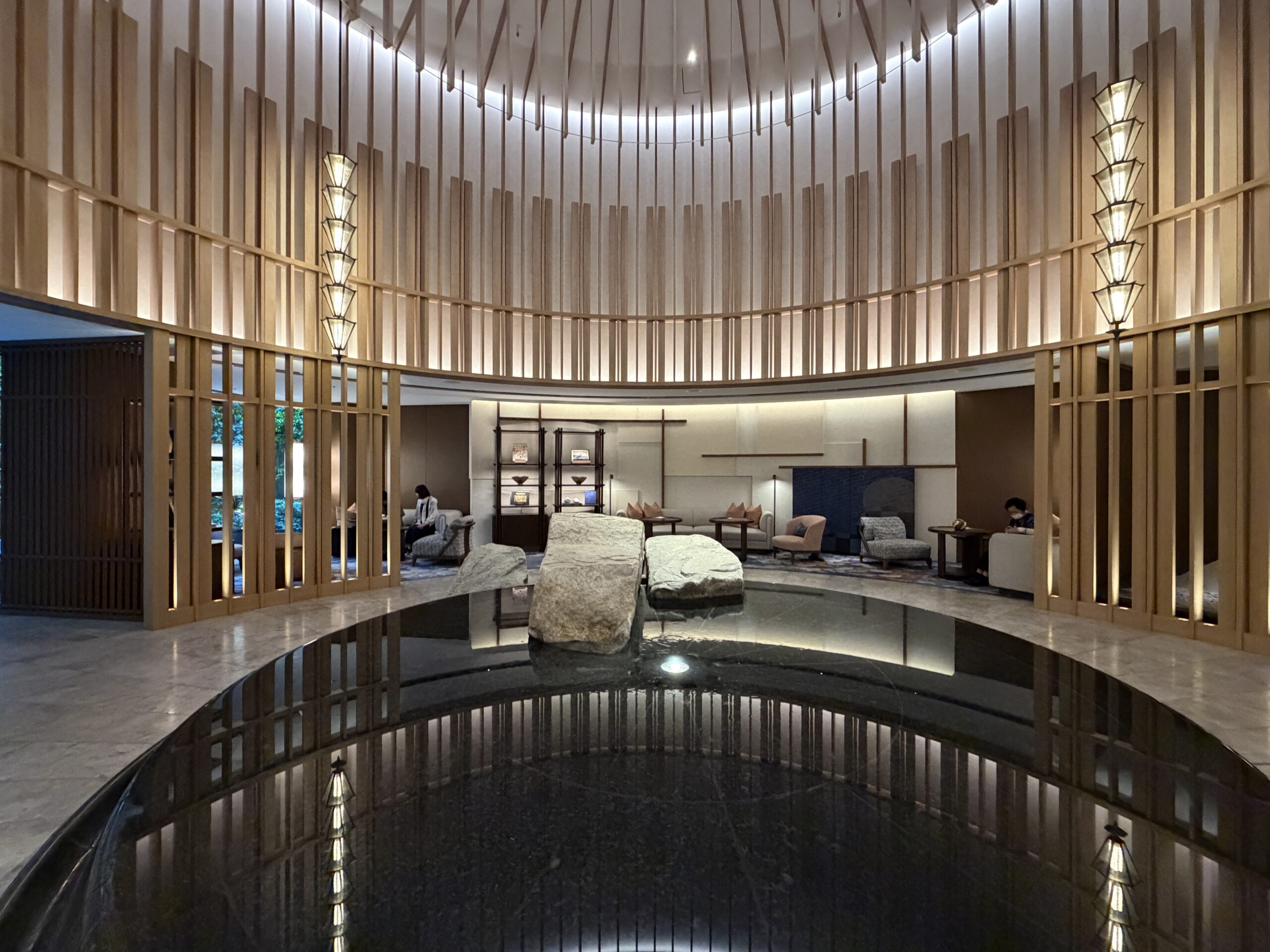 ウォルドーフアストリア大阪 館内の様子