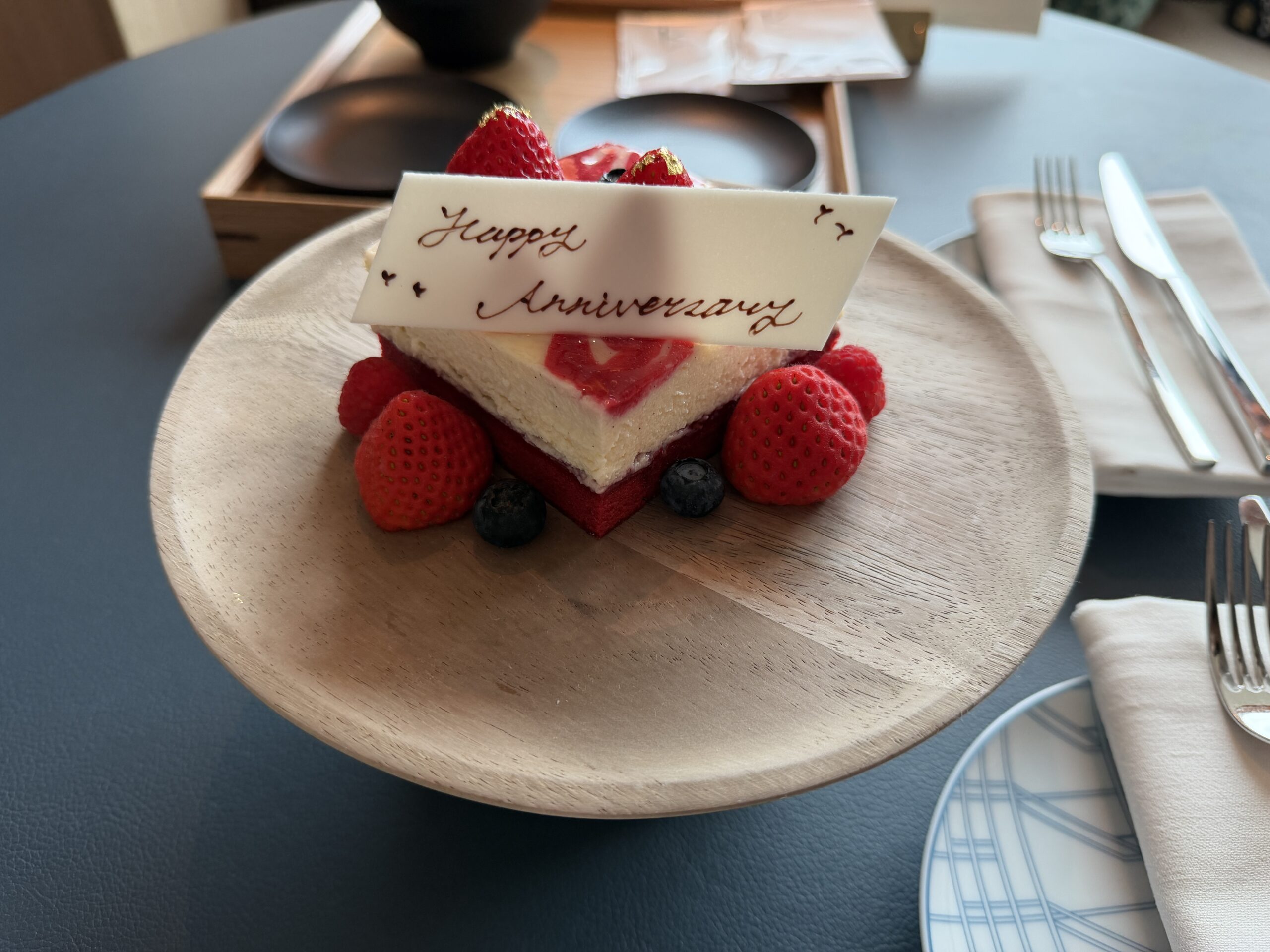 結婚記念日サプライズのチーズケーキ