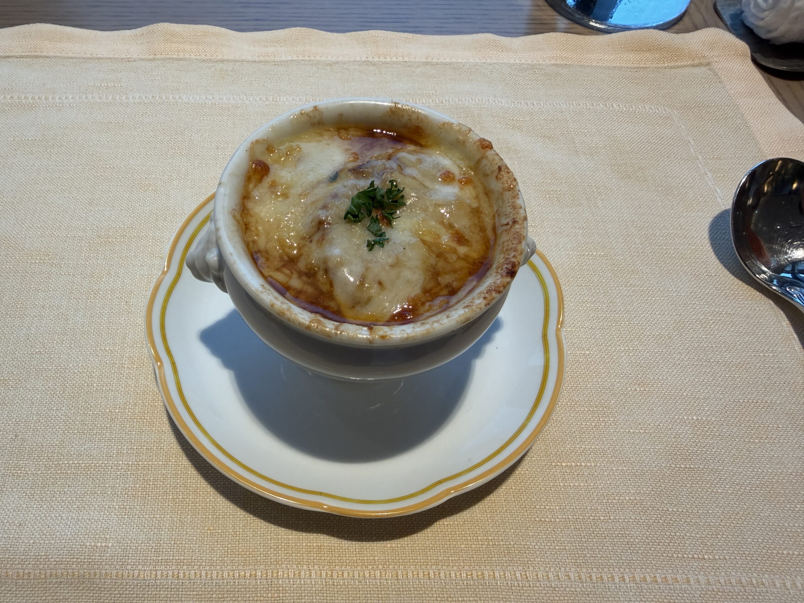 ジョリーブラッスリー アップグレードした肉料理